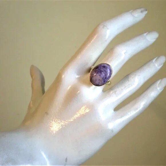 Vintage Solid 18K 750 Yellow Gold Russian Purple Violet Charoite Cabochon Ring - Picture 11 of 12